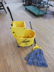 Libman Mop Buck with Mop