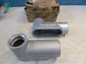 2 Eaton 2 7-Type Threaded Elbows