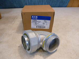1 Eaton 2 90 Degree Angle Male Connector