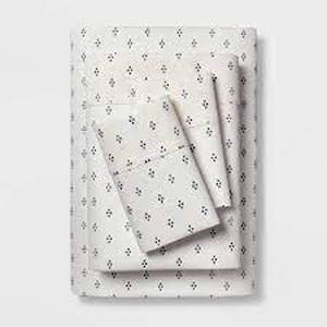 lot 7 image: 400 Thread Count Printed Performance Sheet Set - Threshold-TwinTwin XL