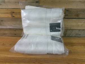 lot 9 image: Set of 2 Spa Plush Bath Towel - Threshold-White-30 x 56