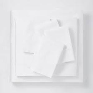 lot 73 image: 800 Thread Count Solid Sheet Set - Threshold-Full-White