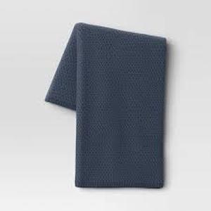 lot 80 image: Oversized Recycled Knit Throw Blanket - Threshold-Blue