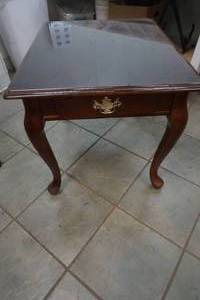 lot 1 image: Beautiful Cherrywood Finish on this 1 drawer side table
