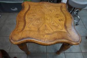 lot 3 image: Beautiful Unique wood inlaid top