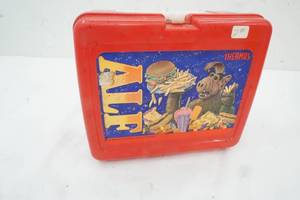 lot 6 image: Vintage Plastic Lunch Box Alf