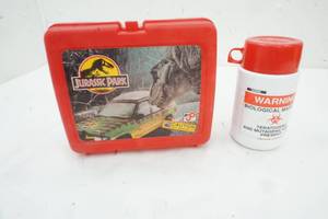 lot 7 image: Vintage Plastic Lunch Box Jurassic Park with Thermos