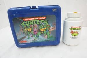 lot 9 image: Vintage Plastic Lunch Box Teenage Mutant Ninja Turtles with Thermos