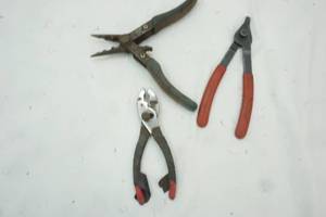 lot 34 image: Tools, Pliers, wire snipper