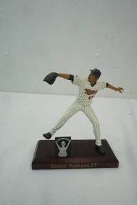 lot 41 image: MN Twins Statue of Johan Santana 57