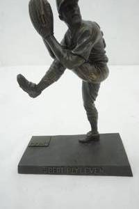 lot 42 image: MN Twins Statue of Bert Blyleven