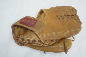 lot 47 image: Hall of Fame Baseball Glove