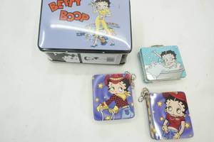 lot 72 image: Betty Boop Tin, 3 small Tin Betty Boop