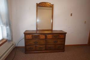lot 200 image: Dresser 6 drawers with Mirror