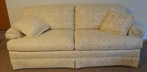 lot 203 image: Ivory Couch with Floral Design (Good Condition)