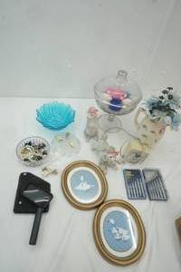lot 205 image: Home Decor Glass bowl with yarn & more