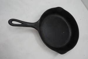 lot 227 image: Wagner Cast Iron Pan