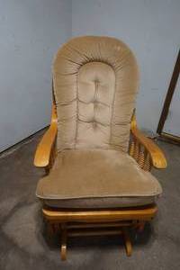 lot 122 image: Glider Rocking Chair