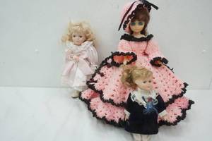 lot 127 image: 3 Vintage Dolls