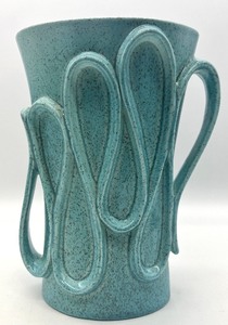 lot 24 image: RED WING POTTERY Vase Design by Charles Murphy - MCM - M1460 - Circa 1954