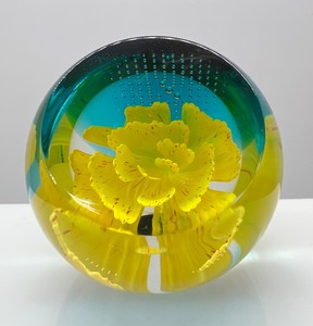 lot 33 image: Vintage CAITHNESS Glass Paperweight - Scotland - Signed - Yellow Carnation