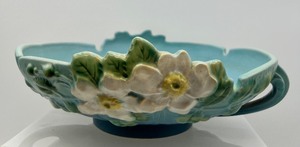 lot 26 image: Vintage ROSEVILLE White Rose Console Bowl - 392