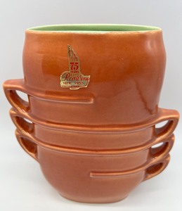 lot 62 image: Vintage RED WING POTTERY - Teacup Vase - Original Sticker - 1359 - Circa 1949