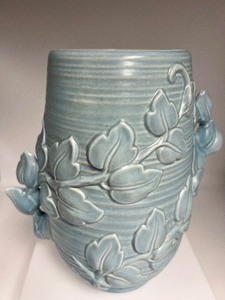 lot 66 image: Vintage RED WING POTTERY - Luster Blue Leaf Vase - 1162