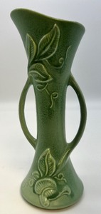 lot 102 image: Vintage RED WING POTTERY - Matte Green Bud Vase - 1361