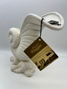 lot 11 image: NOS ROYAL HAEGAR Nautilus Shell Vase with Original Tags