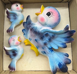 lot 55 image: Vintage Chalkware Bluebirds in Original Box - Japan