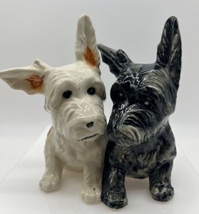 lot 60 image: Vintage Scottie Westie Dog Figurine - Japan