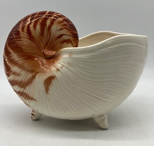 lot 16 image: FITZ AND FLOYD Nautilus Shell Planter Dish