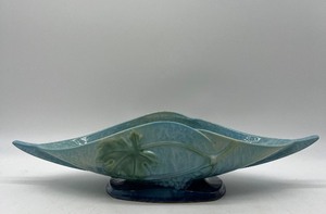 lot 17 image: Vintage ROSEVILLE POTTERY - Wincraft Console Bowl - 229 -14