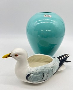 lot 18 image: NAPCO Seagull Planter and HAEGAR #4327 Vase with Original Tags