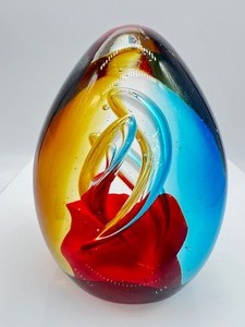 lot 119 image: Artisan Glass Paperweight - Unsigned - Rainbow of Colors
