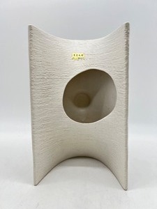 lot 126 image: Vintage Mid Century Ceramic Vase Planter in White