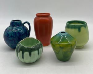 lot 135 image: Vintage Miniature Ceramic Pots and Vases QTY 5