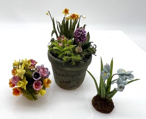 lot 156 image: Artisan Dollhouse Miniature Flowers - Springtime