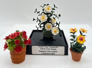 lot 158 image: Artisan Dollhouse Miniature Flowers - Potted Flowers including Tonis Tiny Treasures