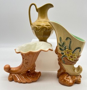 lot 190 image: Vintage RED WING POTTERY - Trio including Pitcher and Cornucopias