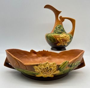 lot 214 image: Vintage ROSEVILLE - WATER LILY Ewer  Pitcher 443-12 & Console Bowl 11-10