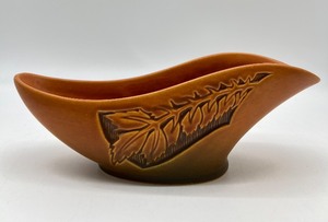 lot 215 image: Vintage Mid Century ROSEVILLE - Silhouette Red Vessel Bowl 728-10