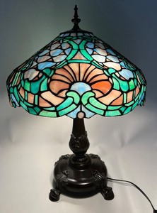 lot 227 image: Tiffany Stained Glass Style Lamp with 2 Way Bulbs