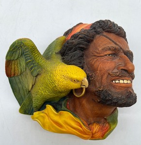 lot 245 image: Vintage BOSSONS Buccaneer Head Hanging Dimensional Decor #61