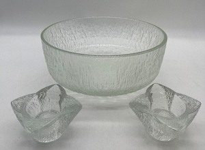 lot 254 image: Vintage INDIANA GLASS Bowl and Tulip Candle Holders