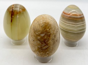 lot 277 image: Set of 3 - Natural Geode Stone Eggs - Greens