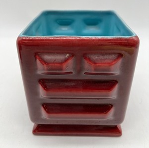 lot 280 image: Vintage RED WING POTTERY - Square Planter Vase - 1378