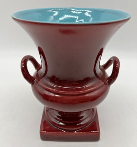 lot 279 image: Vintage RED WING POTTERY - Urn Vase - 871