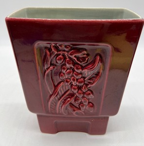 lot 281 image: Vintage RED WING POTTERY - Floral Planter Vase - B2001